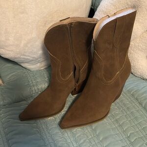 VICI Clare suede western boots